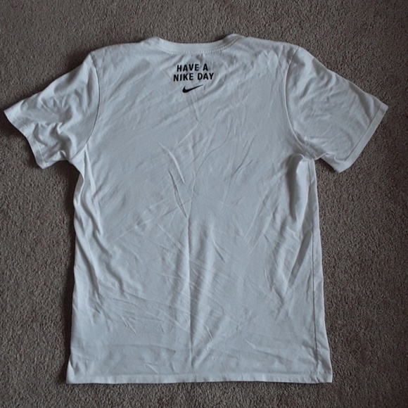 Nike tshirt size medium - Picture 4 of 4